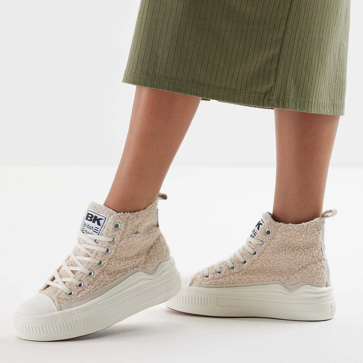 Beige/Off-white