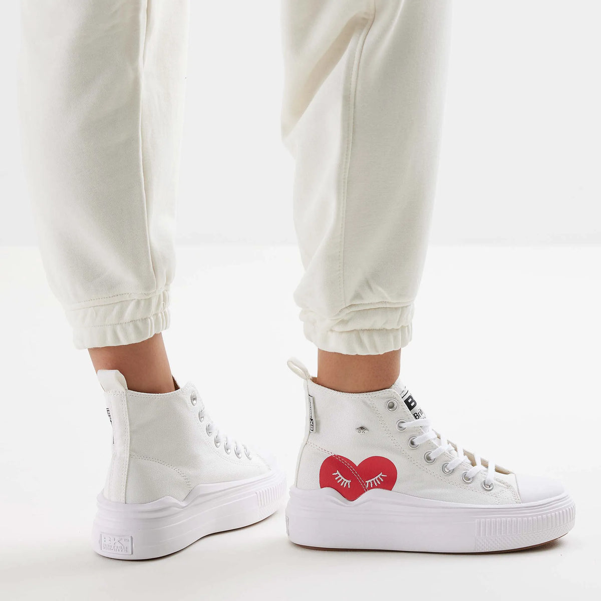 Off-white/Red Heart